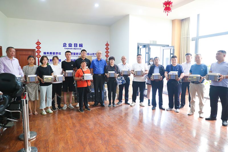 书香JDB电子！崔培军书记亲自赠书！