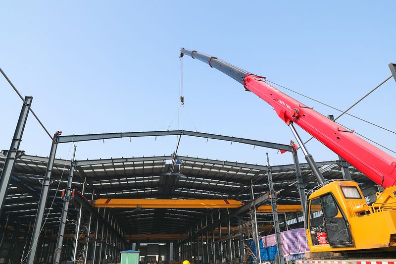 上梁大吉！河南JDB电子智能产业园7号车间建设中